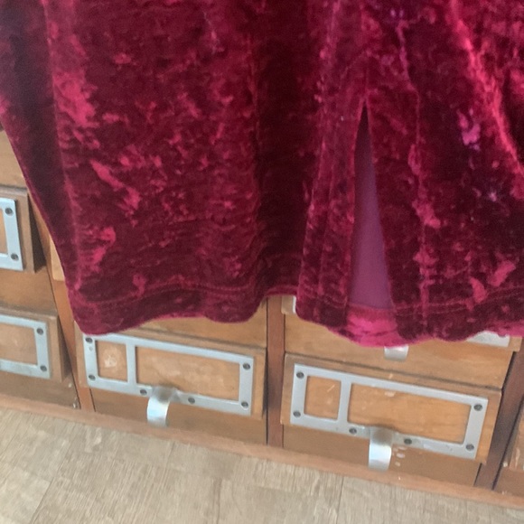 Vintage Crushed Velvet BodyCon Dress - Picture 5 of 9